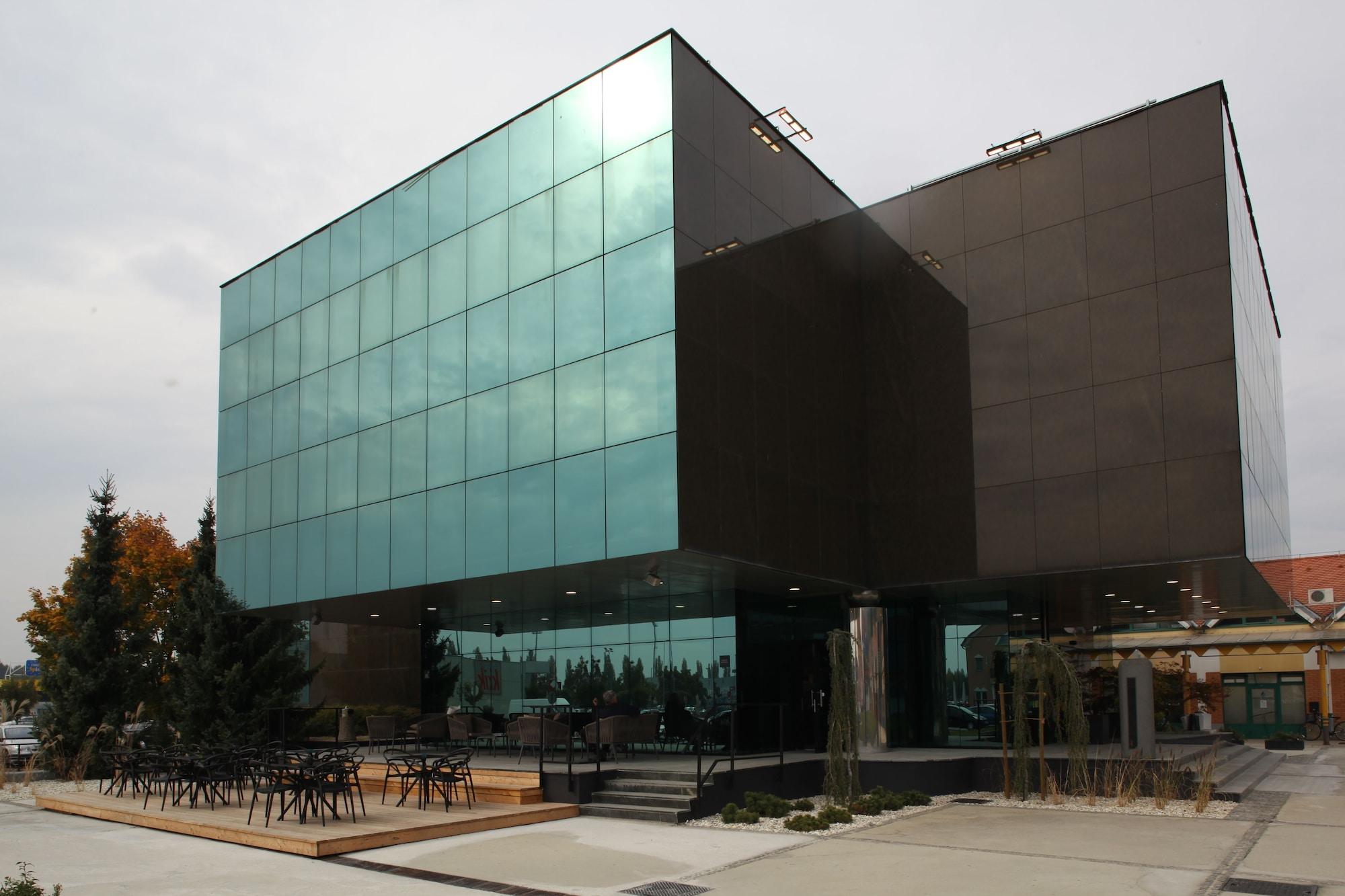Hotel Cubis Lendava Ngoại thất bức ảnh